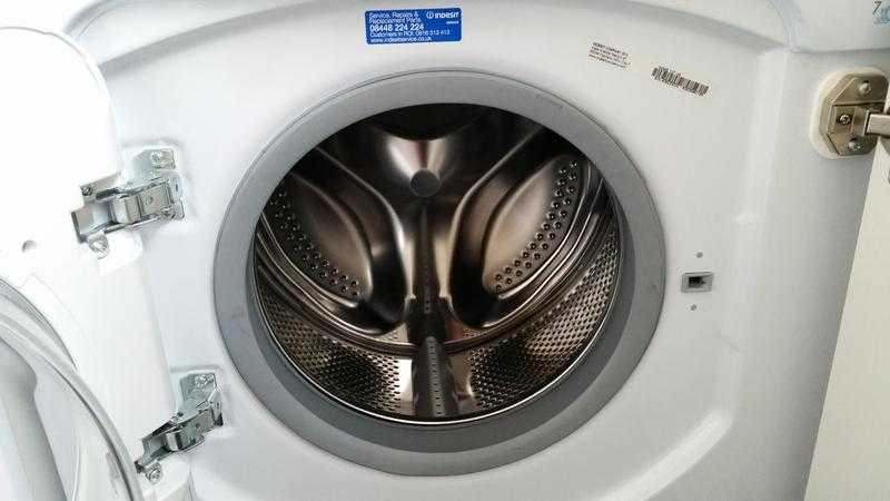 Integrated Indesit Washing Machine only 1 year old