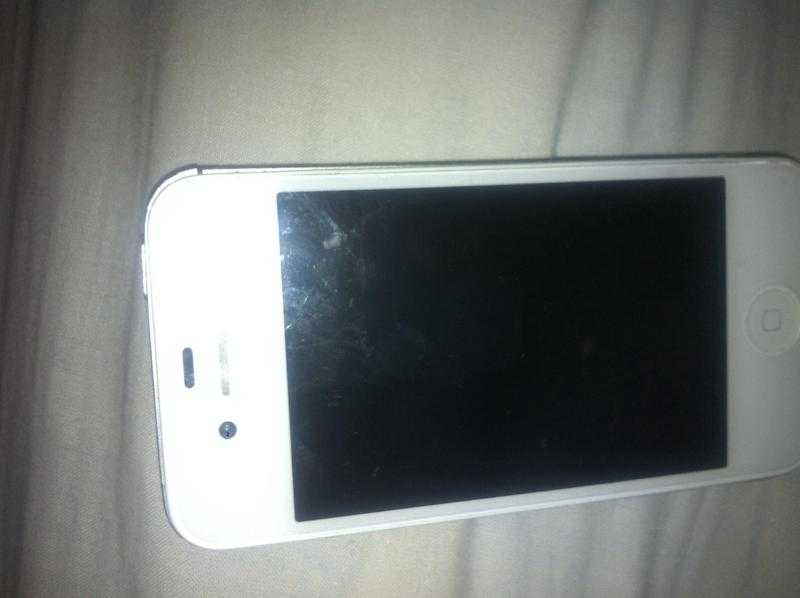 iPhone 4 white like new condition on vodafone