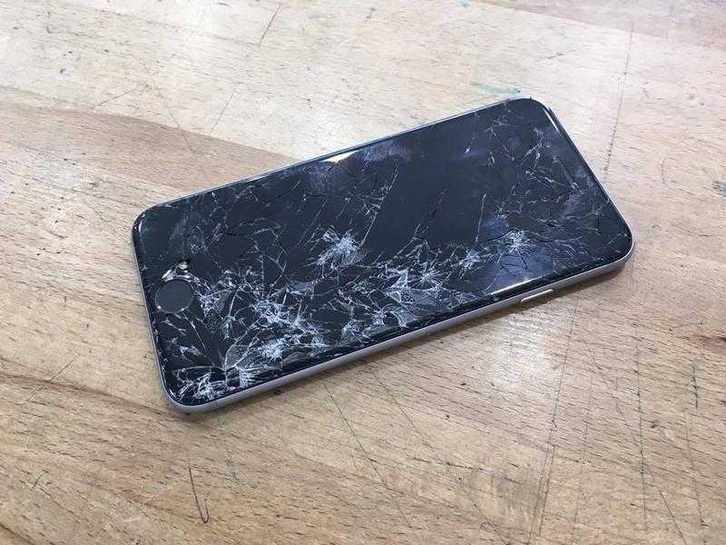 iPhone screen replacement in Brighton