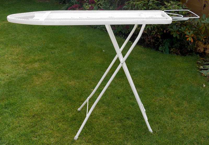 Ironing board - excellent condition