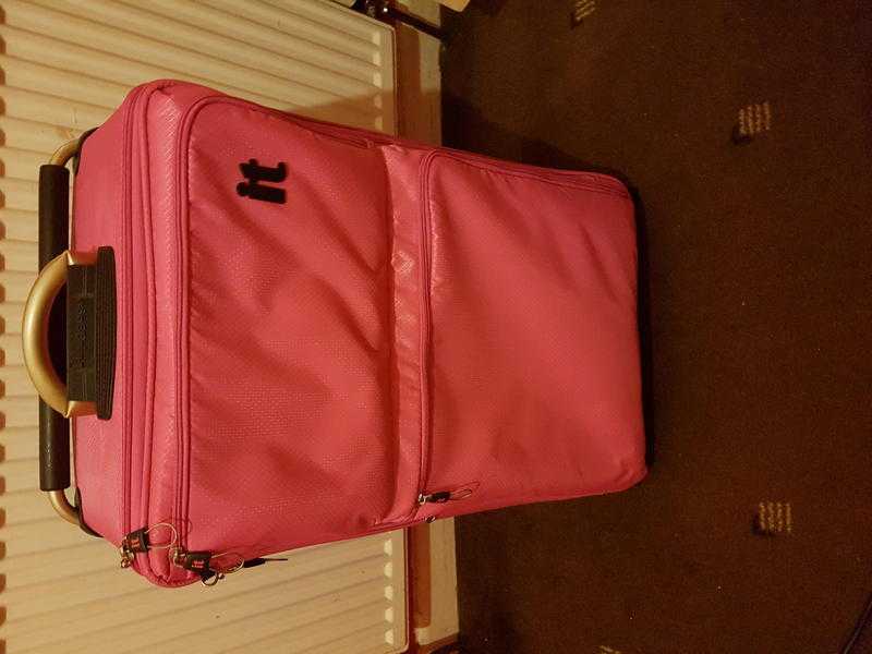 IT PINK MEDUIM SUITCASE