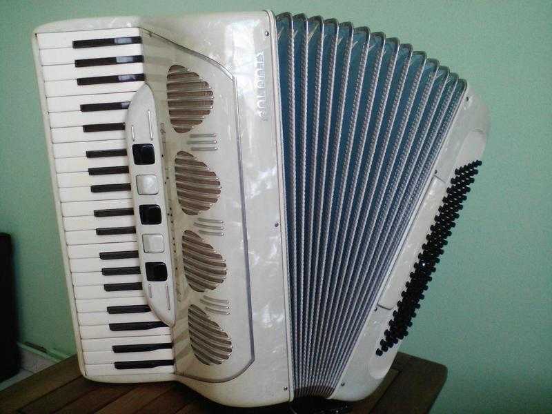 Italian accordion Galanti of 120 bass buttons