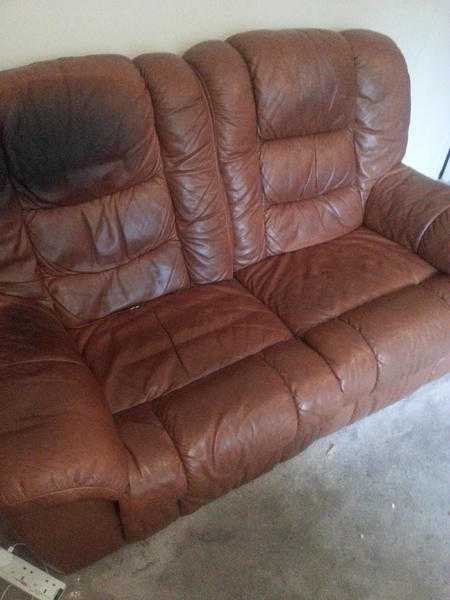 ITALIAN PURE LEATHER 2 SEATER RECLINER.