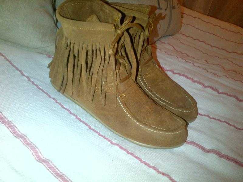 Italian real leather tan brown fringe fringed tassel moccasin style ankle boots size 6