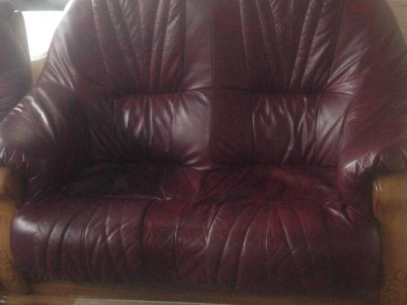 ITALIAN STYLE 211 BURGUNDY LEATHER SOFA SET