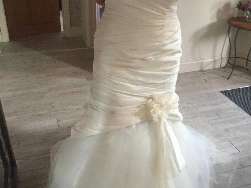 Ivory Fishtail Wedding Dress size 12-14