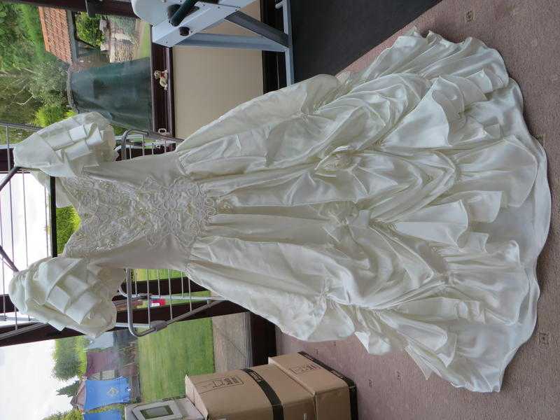 Ivory Size 10 wedding Dress