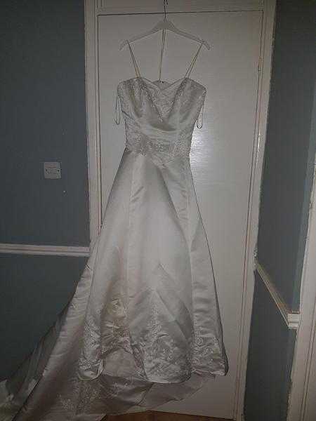 Ivory wedding dress