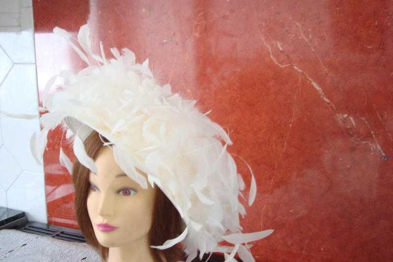 IVORY WEDDINGSPECIAL OCCASION FEATHER HAT