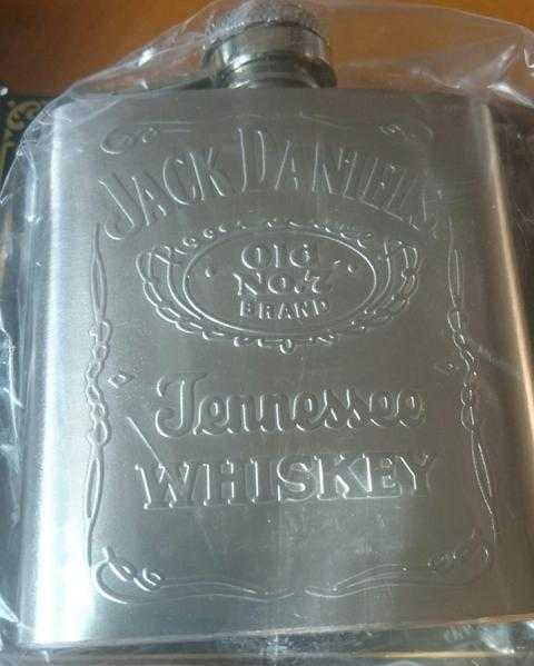 Jack Daniels T-shirt, hip flask and collapsible drinking cup