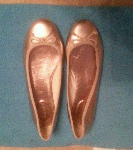 Jaeger Gold Coloured Leather FlatsPumps UK 4 (ORIGINAL) FREE POSTAGE