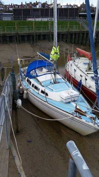 Jaguar 27 yacht. (open to close offers)