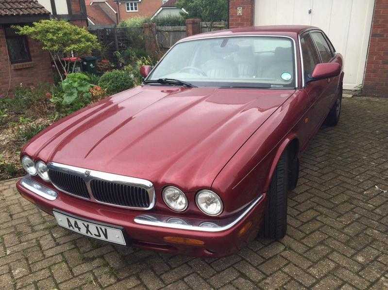 JAGUAR XJ8 AUTO, RED, 2001