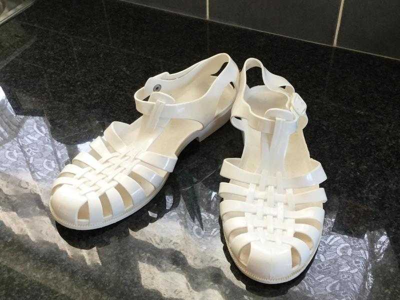 Jelly shoes