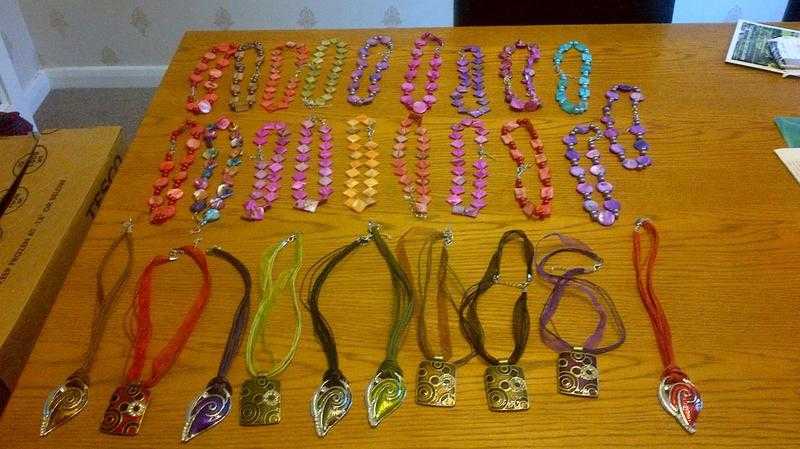 JOBLOT 28 NICE NECKLACES NEVER WORN IDEAL BOOTSALER