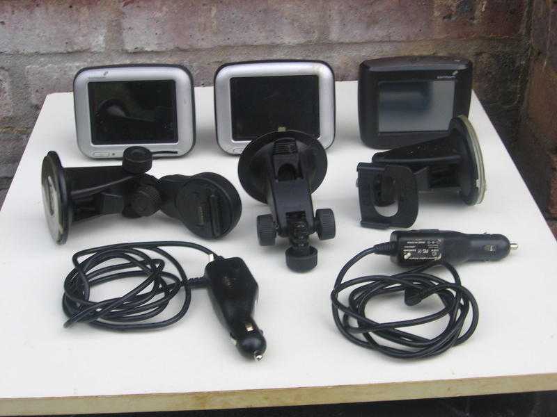 joblot off tomtom sat navs spares or repairs all not working