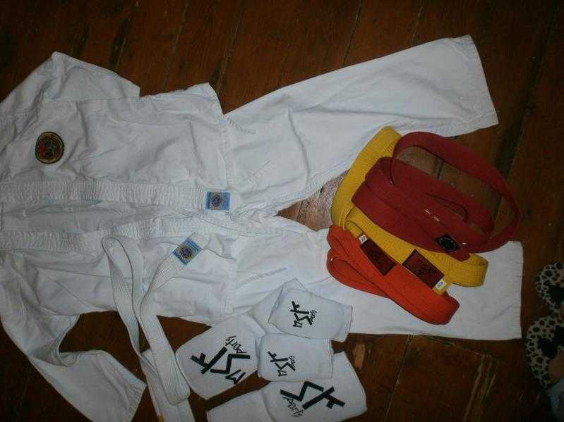 judokarate suit with belts and pads