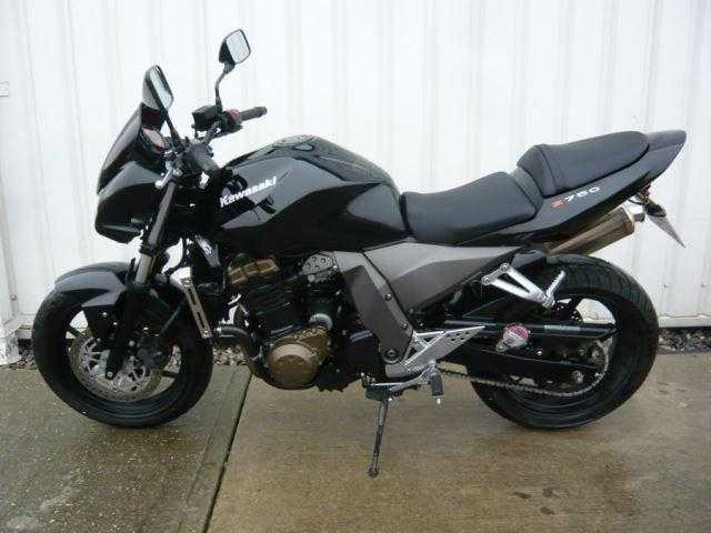 Kawasaki ZR 2005