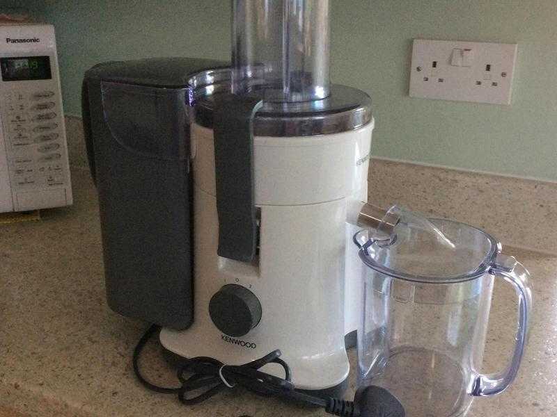 Kenwood Juicer - brand new - JE720