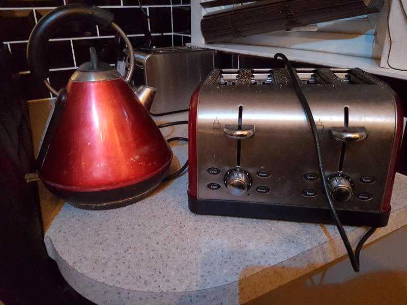 Kettle and toaster set