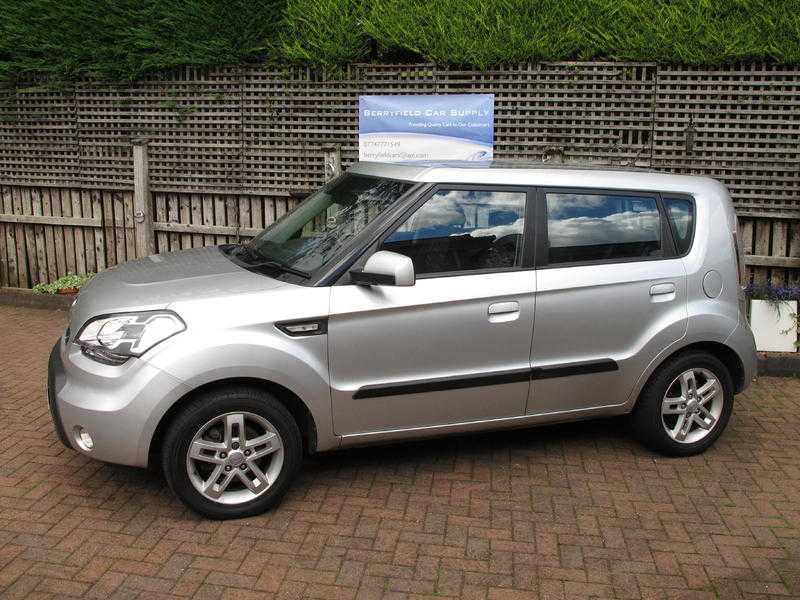 Kia Soul 2.  2009 (59) 1.6 5 door.  Very Low Miles