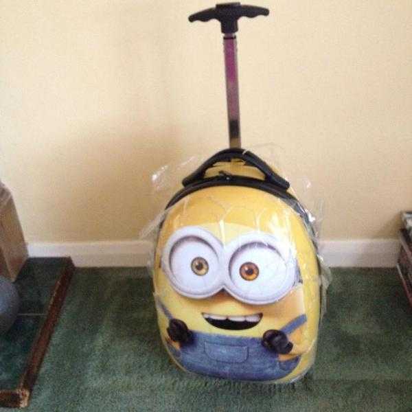 KIDS BN MINIONS  WHEELIE LUGGAGE SUITCASE