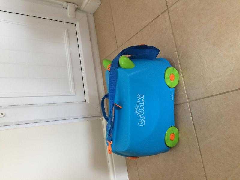 Kids trunki ride a long