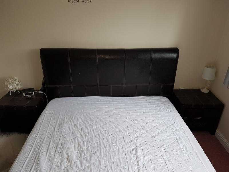 King size bed and2x bedside tables