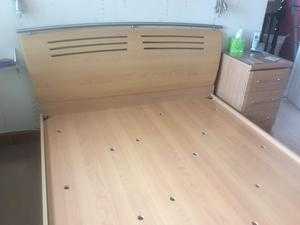 king size bed in very good condition