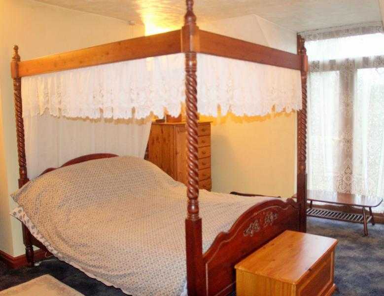 KING SIZE FOURPOSTER BED