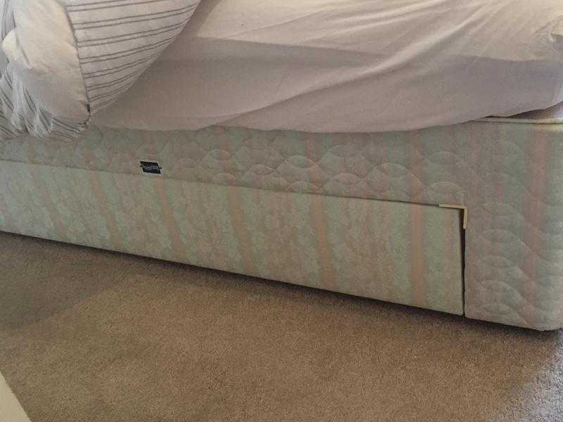 KING SIZE STORAGE DRAWER BED BASE FABRIC SLUMBERLAND Excellent Condition