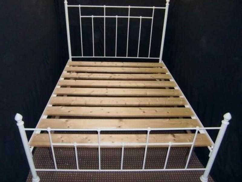 KING SIZE WHITE METAL BED FRAME