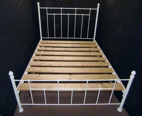 KING SIZE WHITE METAL BED FRAME