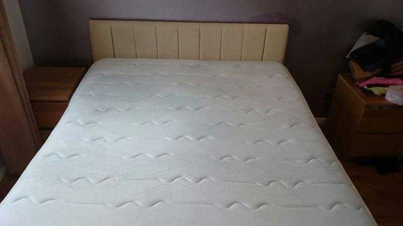 KINGSIZE MATTRESS WITH 4 DRAWER DIVAN BASE AND A CREAM HEADBOARD