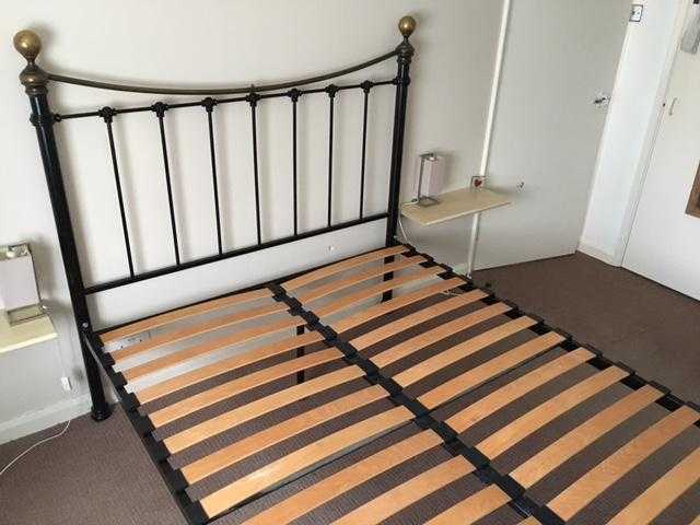 Kingsize metal bedframe