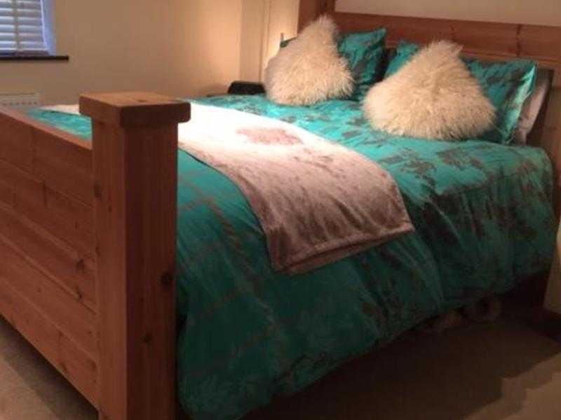 Kingsize Solid Wood Four Post Bed ( no mattress)