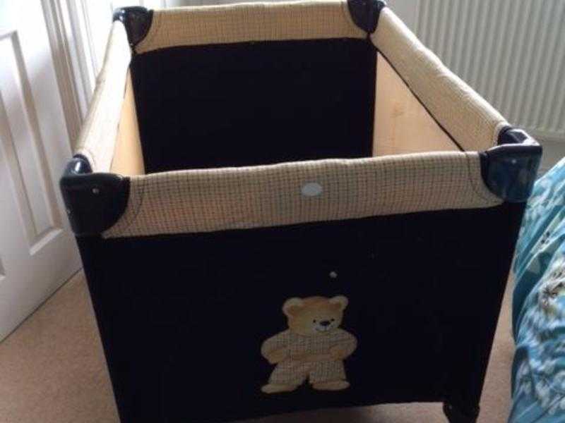 Kingswood travel cot