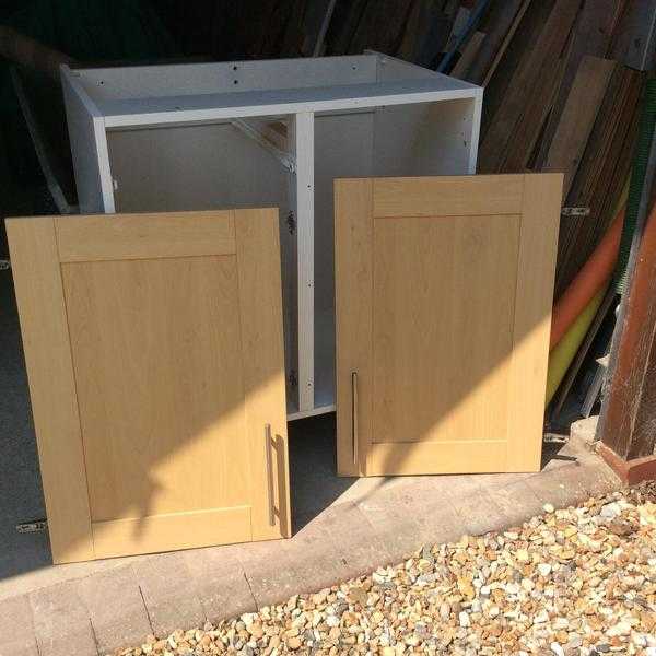 Kitchen base unit with doors and handles 10