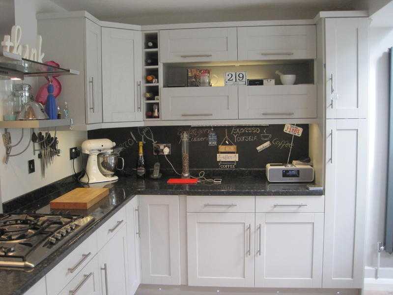 Kitchen in light grey