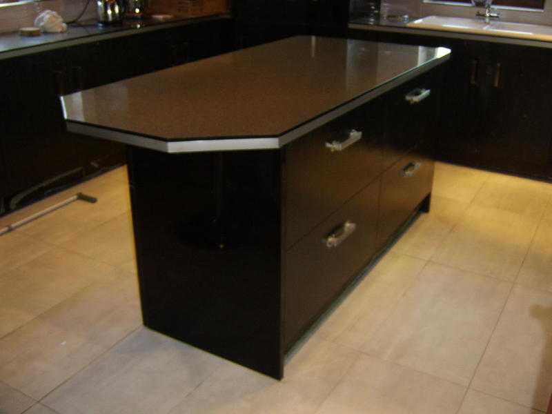 Kitchen island  breakfast bar BRAND NEW ,High Gloss Black,still with wrapping on