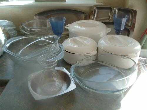 KITCHENALIA COOKWARE PYREX TUPPERWARE ETC