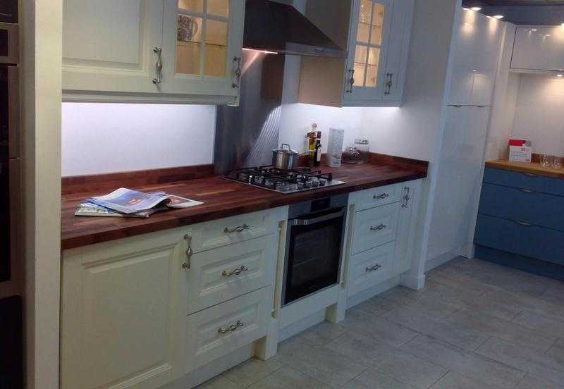 Kitchens Makeovers Renovations Fitters     ezeedoors.co.uk