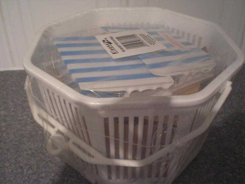 Kleeneze Peg basket and 24 pegs (Brand new and factory wrapped)