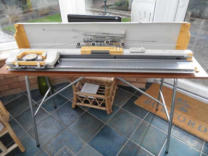 Knitting Machine