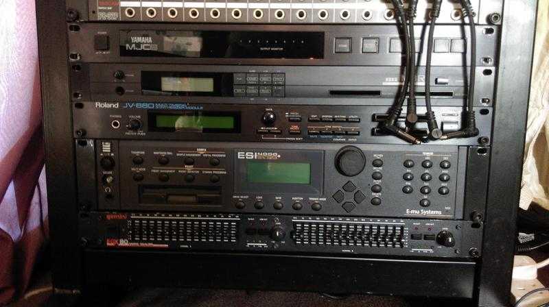 Korg M3R amp Roland JV880 Rack Synthesizer modules