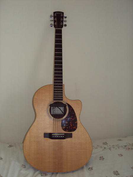 L039Arrivee Acoustic Guitar