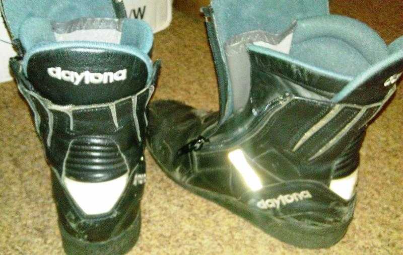 Ladies Biker boots by DAYTONA size 5