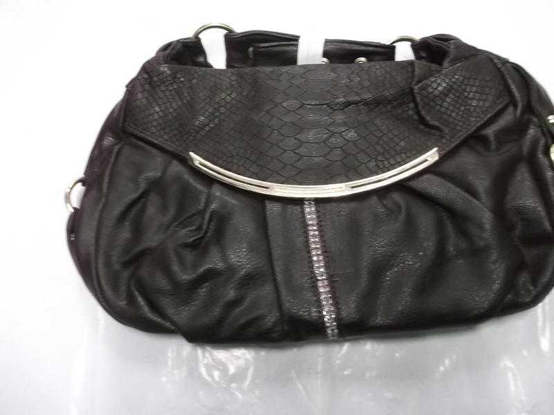 LADIES BLACK LEATHER HANDBAG