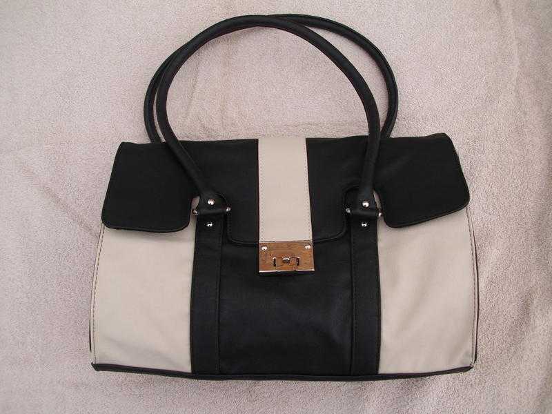 LADIES BLACK  NATURAL HANDBAG