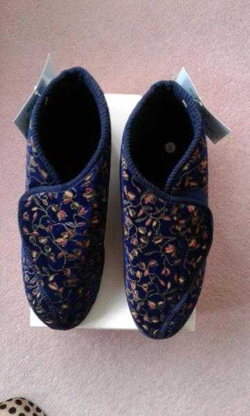 ladies Bootie Slippers size 6